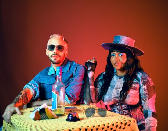 Romero Ferro se une à Gaby Amarantos para lançar nova versão de "Em Plena Lua de Mel", sucesso de Reginaldo Rossi Música