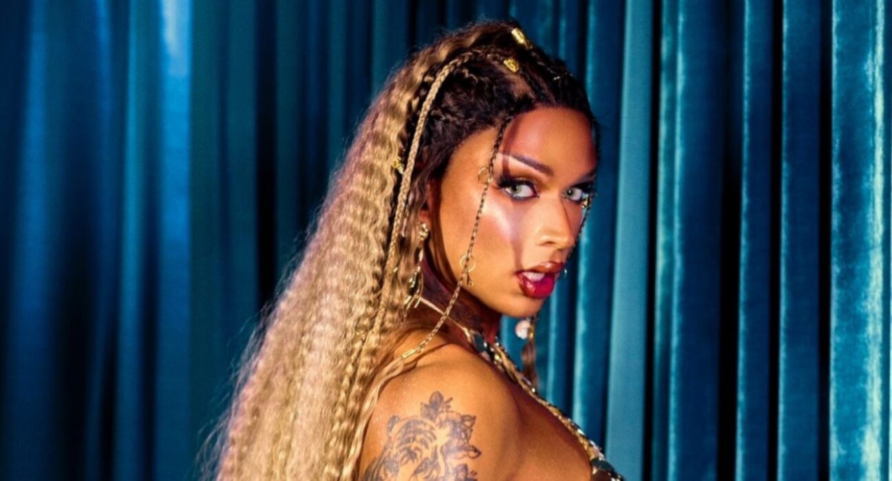 Lia Clark resgata suas raízes no funk com o lançamento de "Lia Clark: The Album" Música