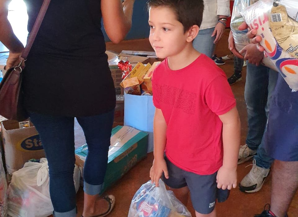 Prática da solidariedade na infância gera adultos mais conscientes, diz educadora Saúde