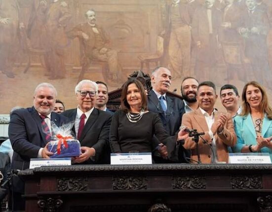 70 anos da Petrobrás Colunismo Social