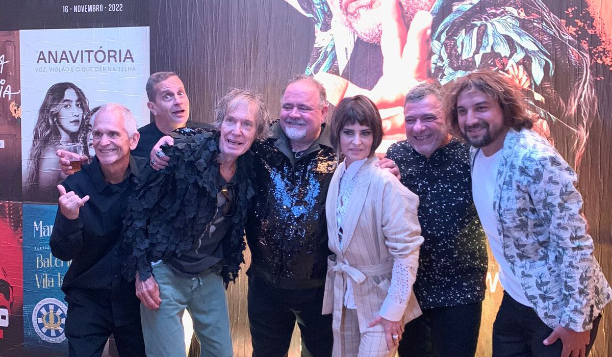 Leo Jaime inicia as comemorações de 40 anos de carreira com amigos em um Qualistage lotado Música