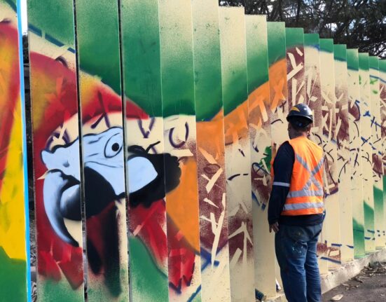 Mega grafite em 3D nos muros de siderúrgica simboliza sustentabilidade e traz nova percepção do espaço urbano Arquitetura sustentável