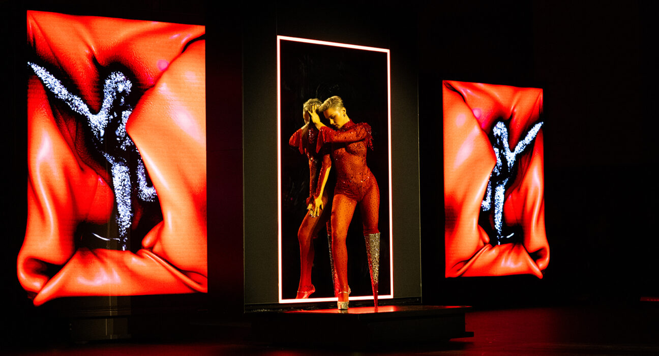 Christian Louboutin retorna com o "The Loubi Show" Moda