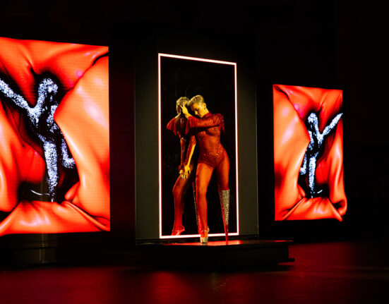 Christian Louboutin retorna com o "The Loubi Show" Eventos