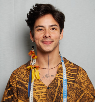 Desfile de estilista indígena marca o pré-lançamento do 16º Salão do Artesanato Moda