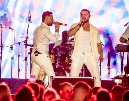 Natiruts comanda primeira noite de shows no Navio da Mix Saúde