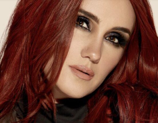 Estampando mais uma capa de revista brasileira, Dulce Maria fala sobre maternidade e turnê Eventos