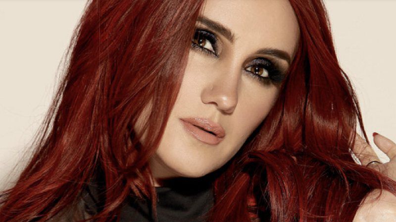 Estampando mais uma capa de revista brasileira, Dulce Maria fala sobre maternidade e turnê Celebridades