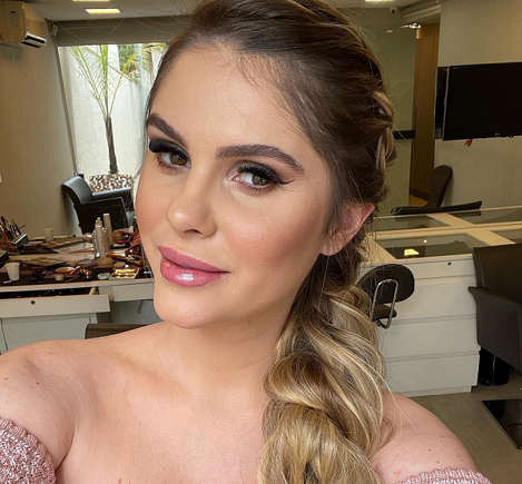 Bárbara Evans entra com ação na Justiça contra empresa após cobrança de dívida Celebridades