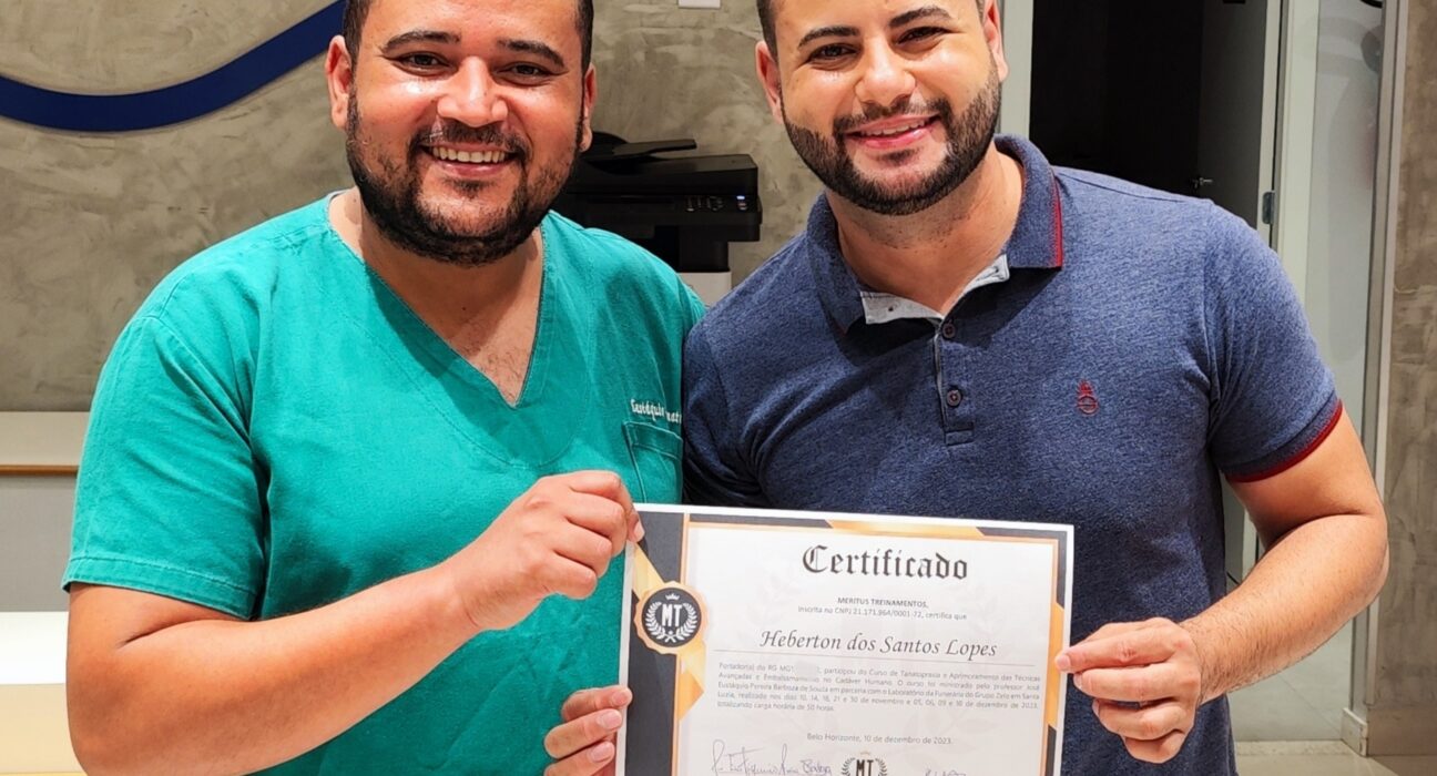 Jornalista ajuda a preparar um cadáver no primeiro reality funerário do mundo cinema