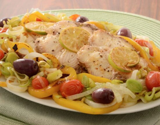 Brasileiros substituem "bacalhau" por "cação" para deixar a ceia de Natal mais barata Celebridades