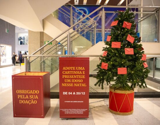 Conjunto Nacional entrega presentes arrecadados em campanha de adoção de cartas de Natal para idosos do DF Geral