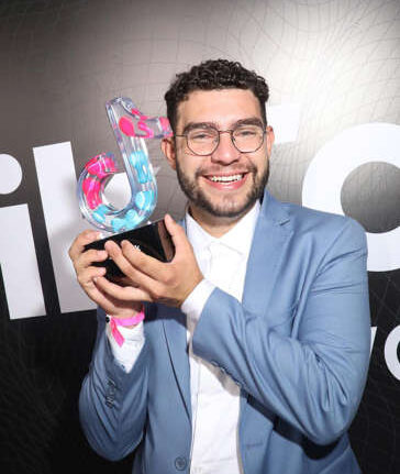 Influenciador baiano é agredido pelo próprio Irmão Celebridades