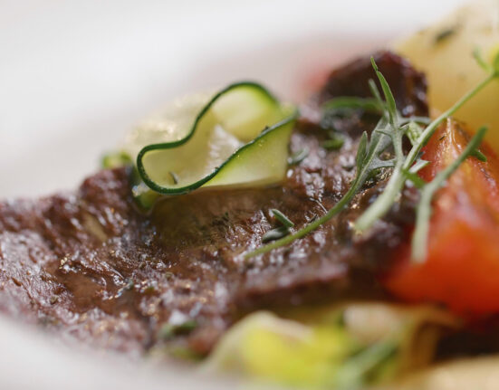 Israel se torna o primeiro país no mundo a liberar venda de carne bovina cultivada Cultura