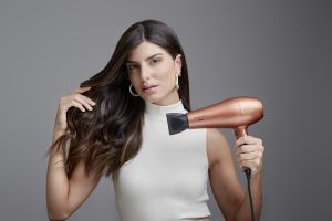 Mitos e verdades sobre secadores e pranchas com óleos essenciais Beleza