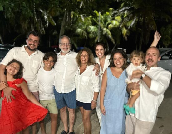 Em Praia Formosa Colunismo Social