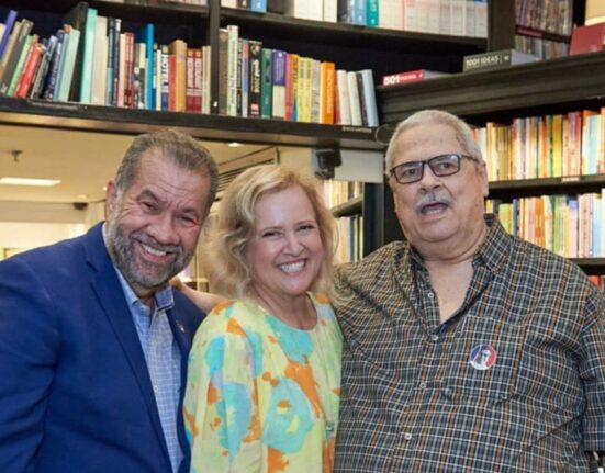 Lançamento do livro de Angela Rocha Geral