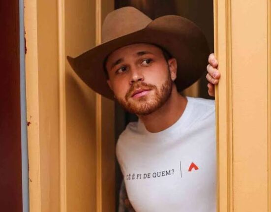 Gustavo Tubarão revela em novo livro como se curou da depressão Celebridades