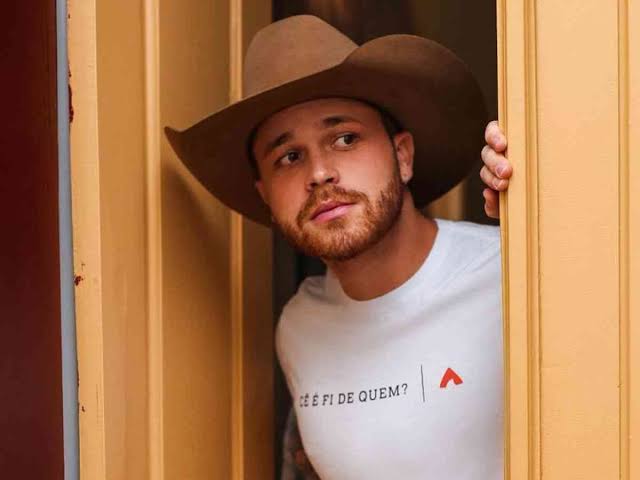 Gustavo Tubarão revela em novo livro como se curou da depressão Celebridades