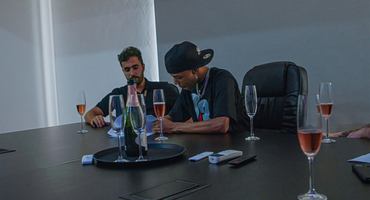 Apadrinhado por Mc Livinho, Foltran assina contrato com a gravadora MBB Diamond Música