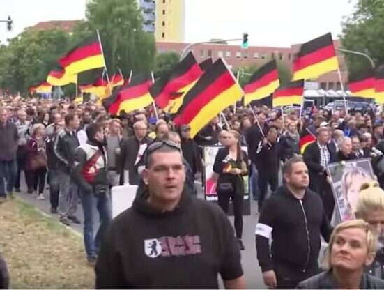 Protestos na Alemanha: Manifestantes vão às ruas em defesa da democracia Carnaval