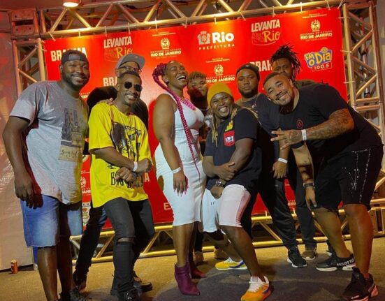 Bloco AfroReggae no Sábado de Carnaval em Copacabana Carnaval