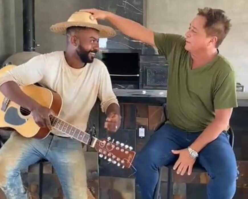 Quem é o pedreiro que aparece em vídeo com Leonardo? Música