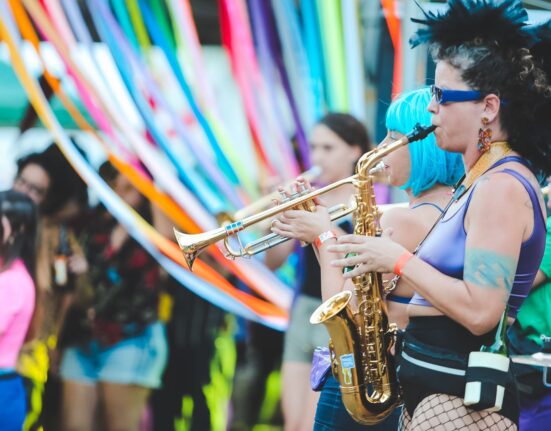 Samba Urgente apresenta Carnaval Espacial e bloco Abduzids do Samba, no Calaf Carnaval