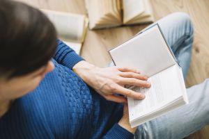 Vá ler um livro: oito leituras para os participantes do BBB24 Cultura