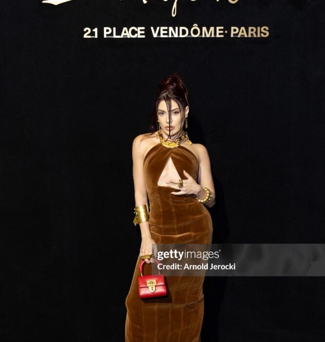 Gkay prestigia Schiaparelli na Paris Fashion Week Moda