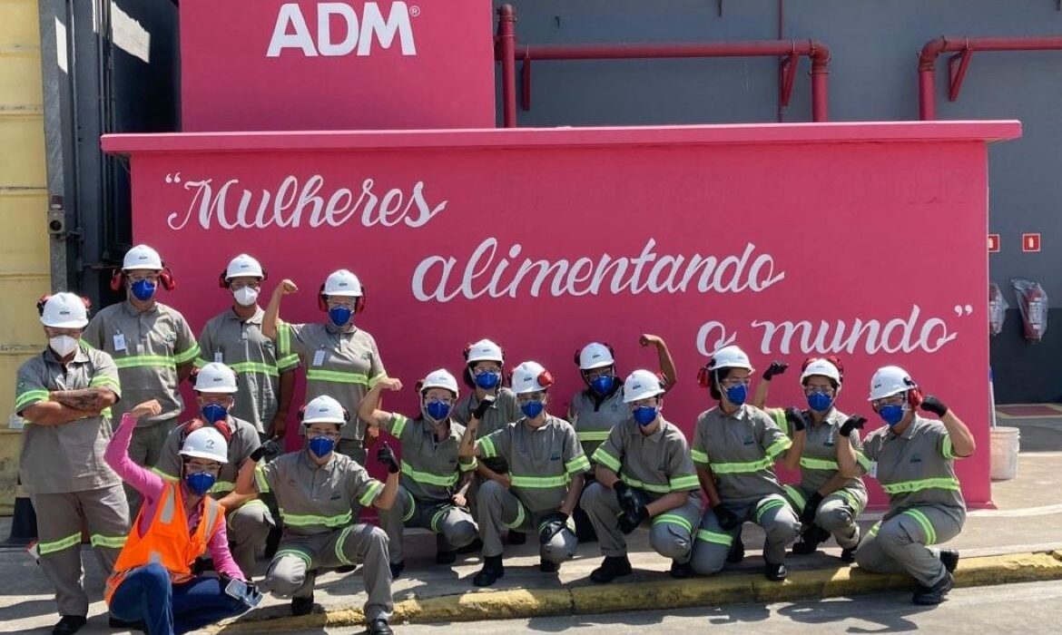 Porto de Santos celebra avanço com crescimento de 65% na participação feminina em uma década Geral