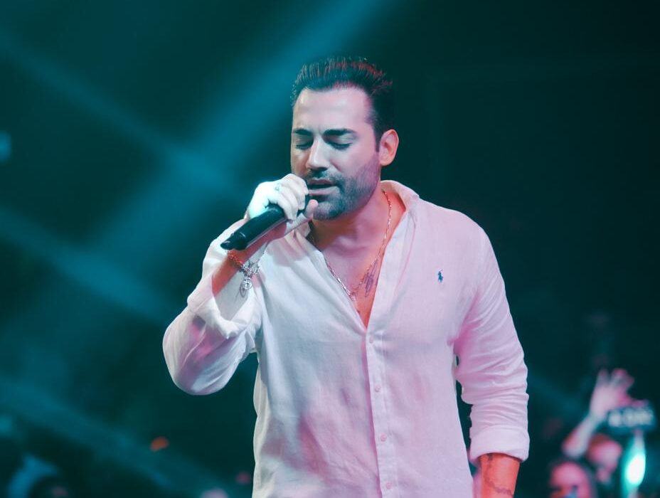 Benuto faz show uma semana depois da lipo HD Beleza