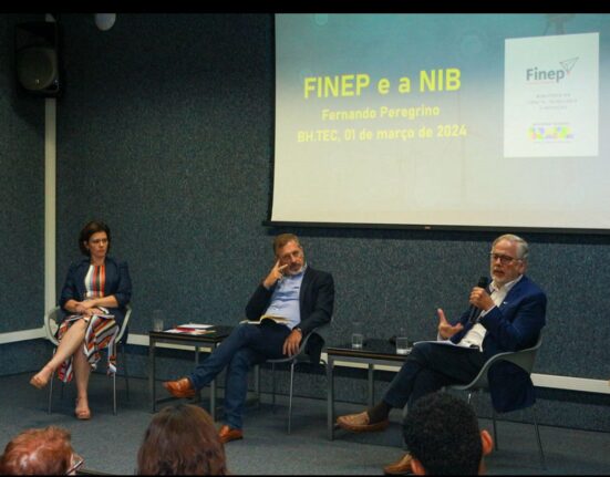 Neoindustrialização, na UFMG Colunismo Social