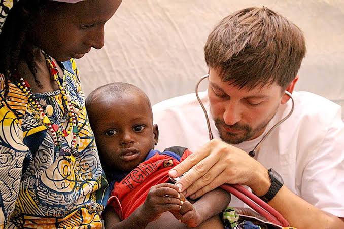 Médicos Sem Fronteiras realiza jantar beneficente para arrecadar fundos para seus projetos de ajuda humanitária Notícias