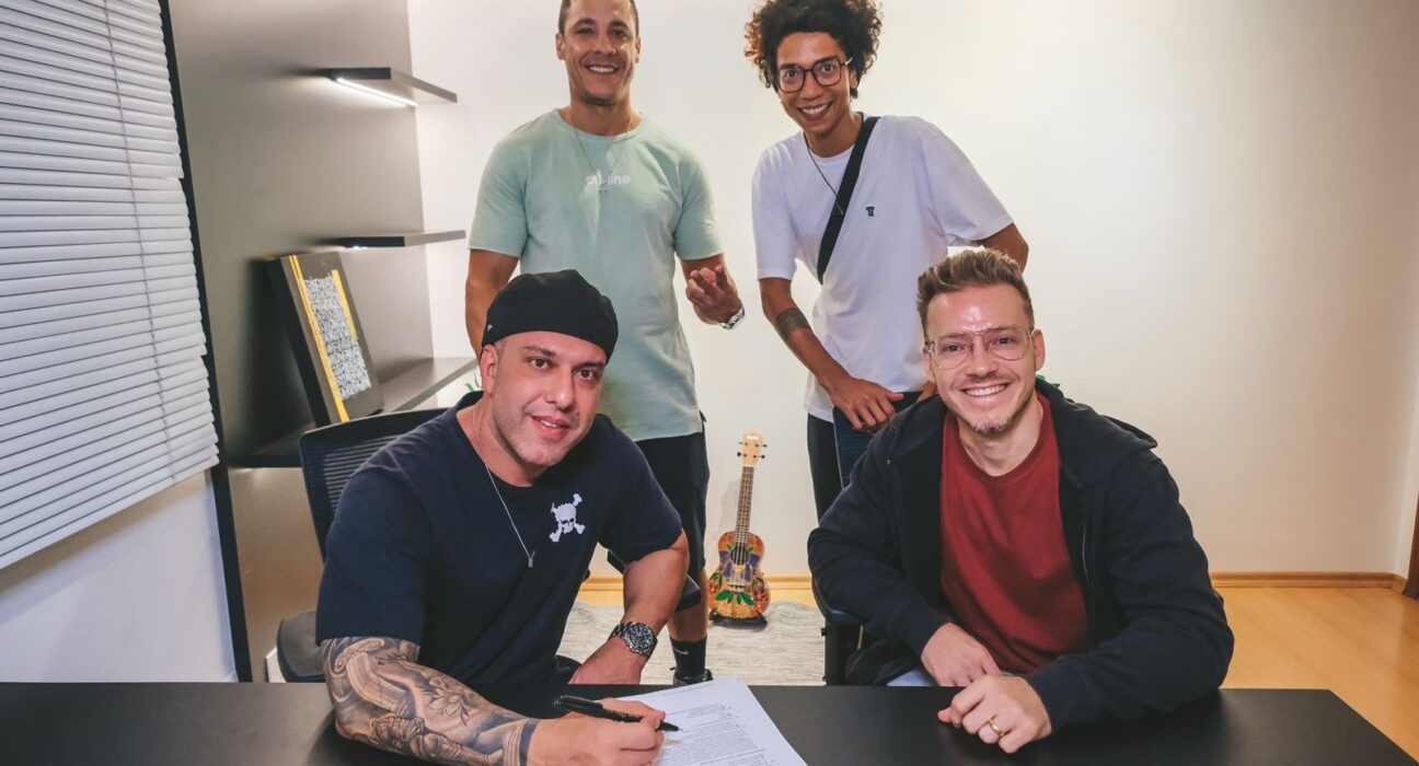 Mensana assina com a gravadora Torilo  Música