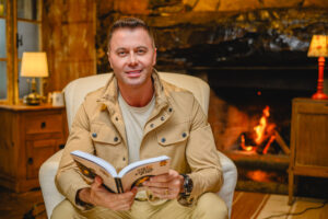 Café com Deus Pai: Conheça o autor do sucesso que movimenta as redes sociais e recupera o hábito da leitura no Brasil Cultura