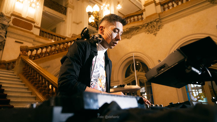 Techno e música clássica: Jhonatan Ospina surpreende com gravação no Theatro Municipal claudelopes70