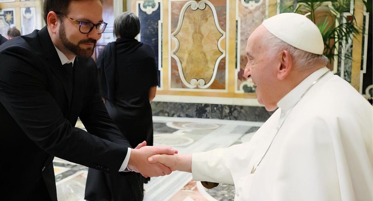 Transcendente: Dr. André Maranhão encontra Papa Francisco na Cidade do Vaticano Colunismo Social