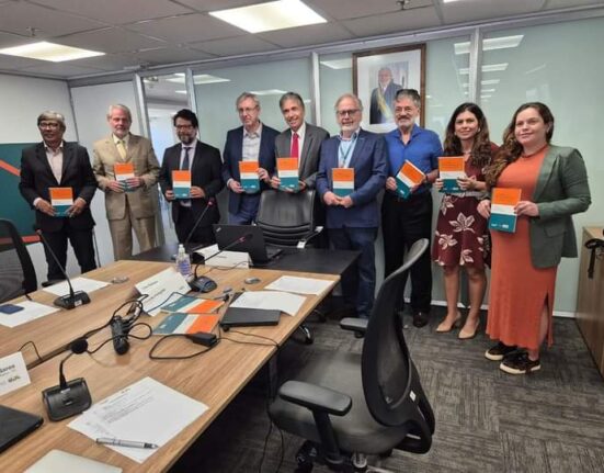 Lançamento, na FINEP Colunismo Social