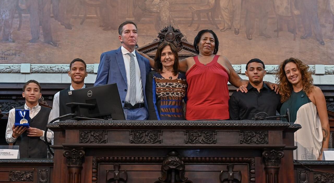 Homenagem póstuma Colunismo Social