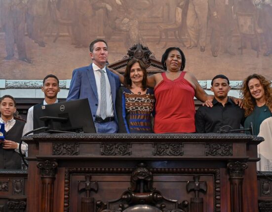 Homenagem póstuma Colunismo Social