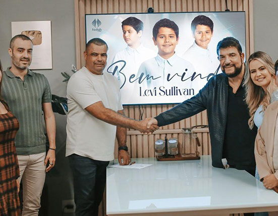 Todah Music contrata Levi Sullivan, filho de Michael Sullivan e da cantora Anayle Sullivan Música