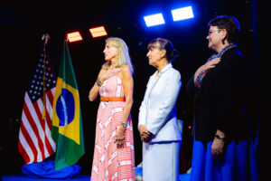 Embaixadora dos Estados Unidos comemora 248º de Independência Geral