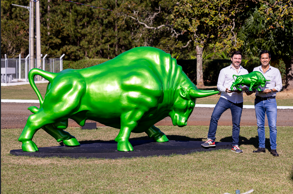Nova escultura do criador do "Touro de Ouro" da Bolsa de Valores Brasileira, B3, homenageia pecuária nacional Geral