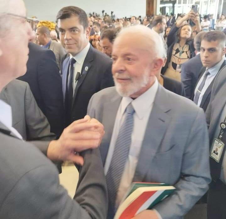 Lula recebeu o livro "A FINEP e a Neoindustrialização" Rio de janeiro