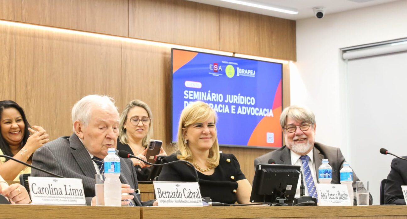 Ana Tereza Basílio e Bernardo Cabral, na ESA-RJ Rio de janeiro