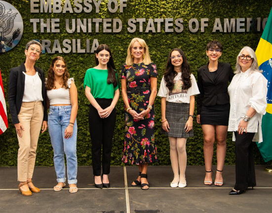 Embaixada dos EUA premia vencedores do concurso de arte “Cores da Amizade” Investimento