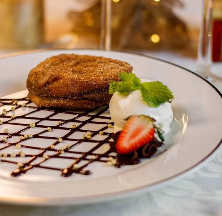 Talita Silveira e Gabriel Gravina, no Jantar de Natal da Julieta de Serpa Rio de janeiro