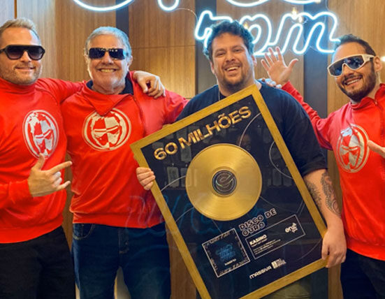 KASINO recebe Disco de Ouro por hit que marcou gerações e ultrapassa 60 milhões de streams empreendedores