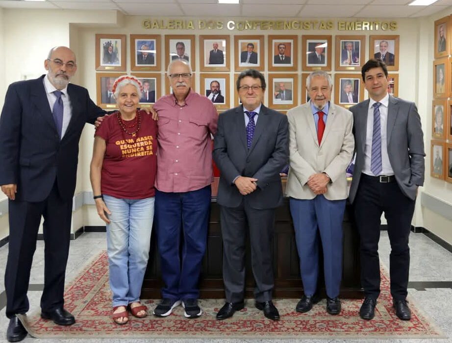 Forças Armadas, República e Democracia Rio de janeiro